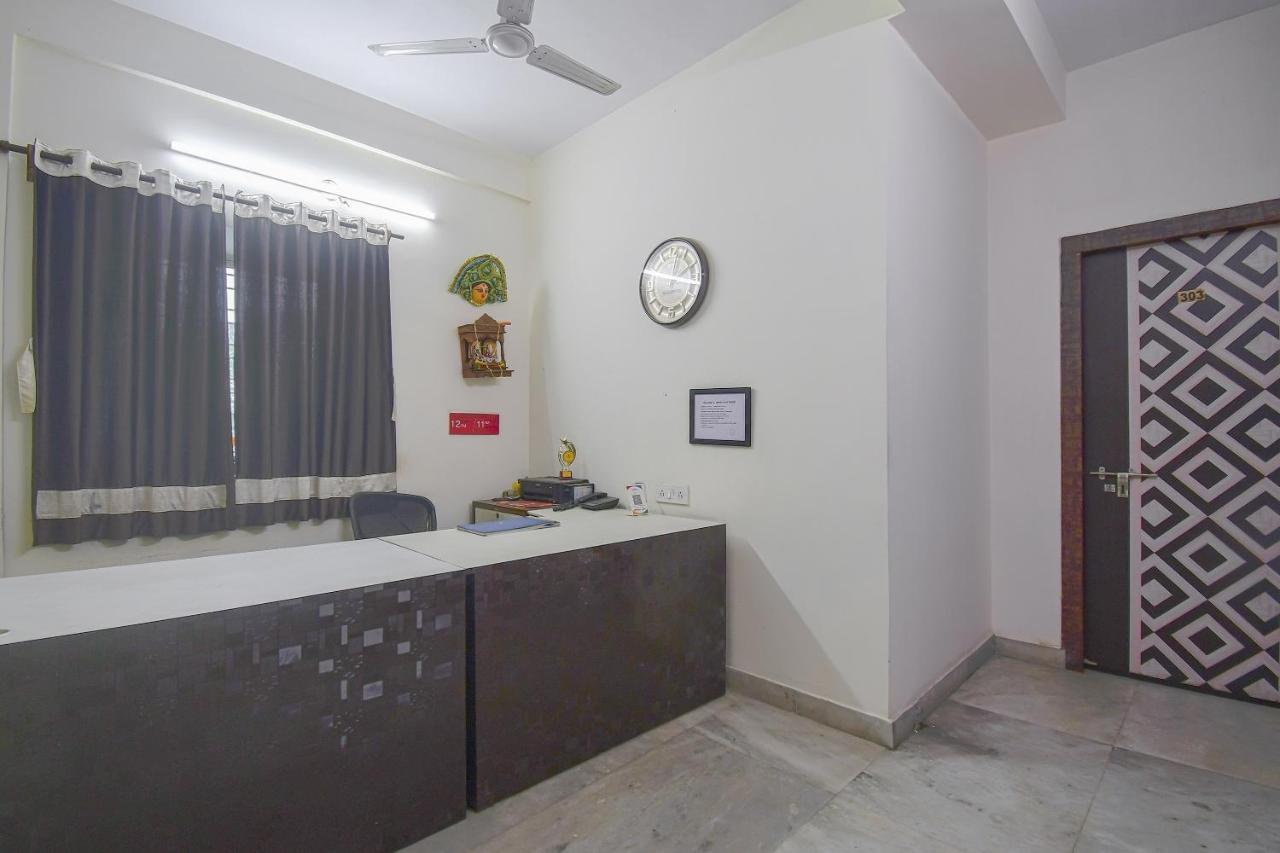 Super Collection O Bricks Inn Hazra Road Near Birla Mandir Calcutta  Esterno foto